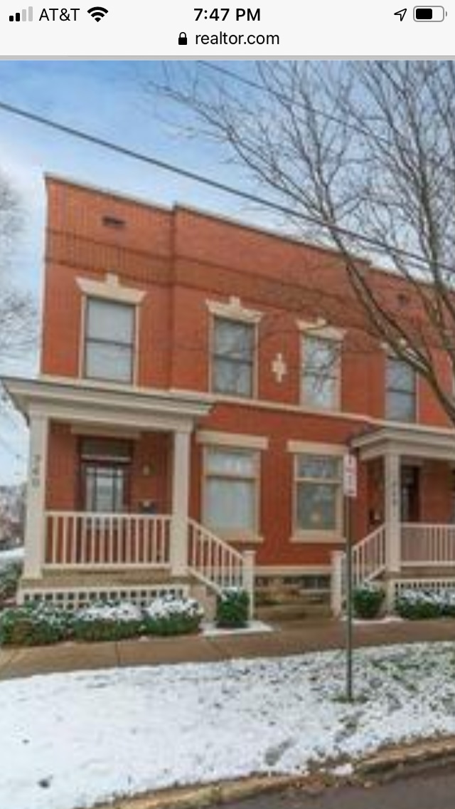 Building Photo - 742 S Front St