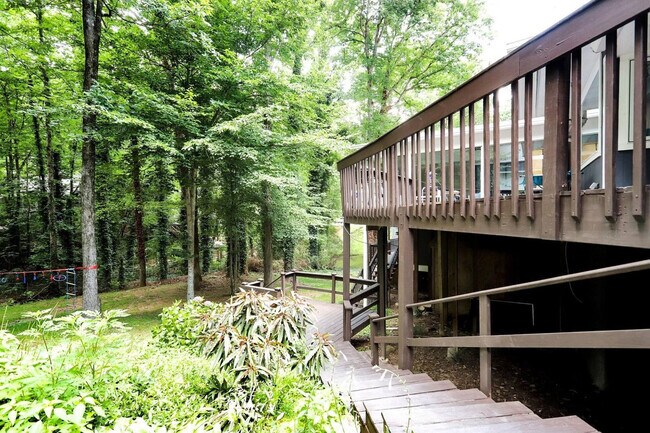 Building Photo - 1303 Colony Dr