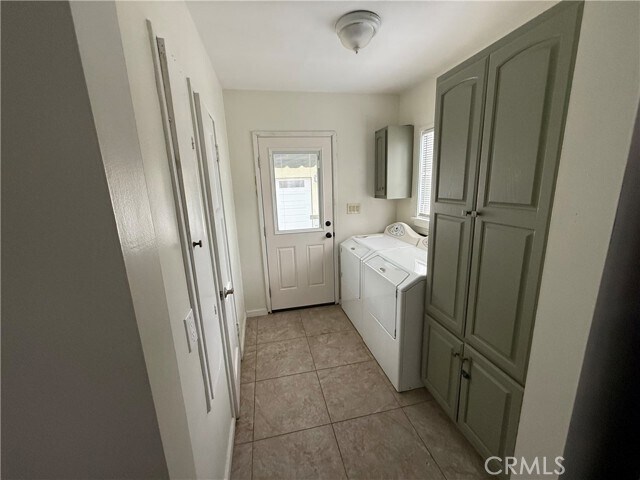 Building Photo - 527 S Orchard Dr