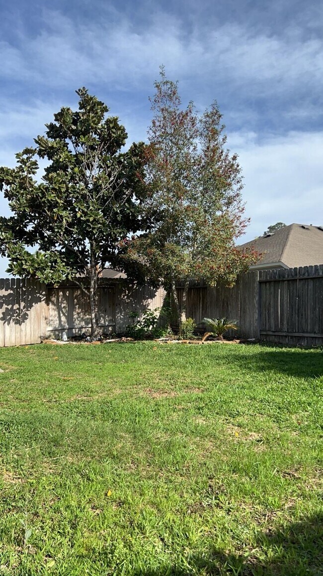 Building Photo - 11115 Pigeon Bluff Dr