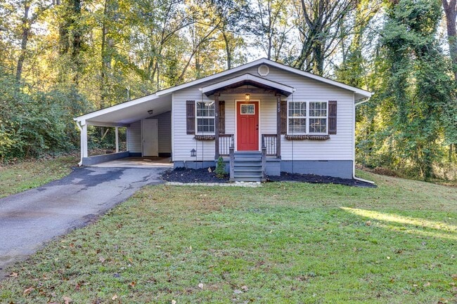 Building Photo - Cute & Private 3BR Home Ready for Move-In
