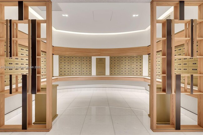 Building Photo - 888 Brickell Key Dr