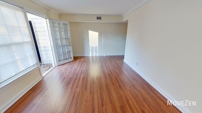 Building Photo - 2841 Tully Square