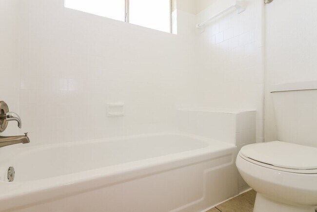 Building Photo - 8443 S Meadow Bird Cir