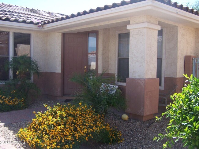 Building Photo - 13649 W Cypress St