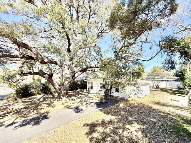 Building Photo - 7111 Onyx Dr N