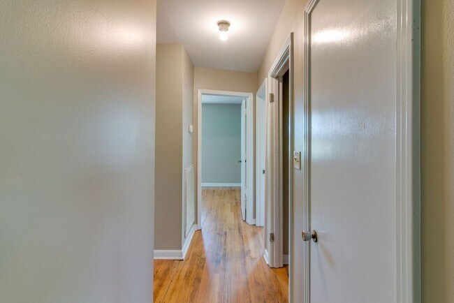 Building Photo - 430 Kelly Ln