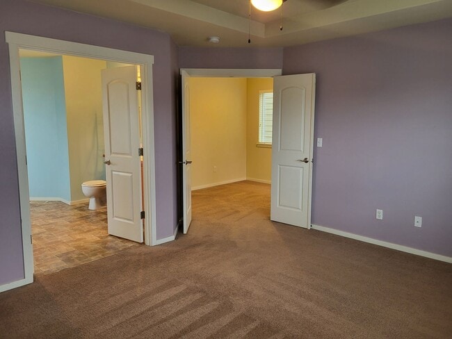 Building Photo - **$500 Move In Special**Beautiful 3 Bed 2.5 Bath 3 story home in South Hill Puyallup