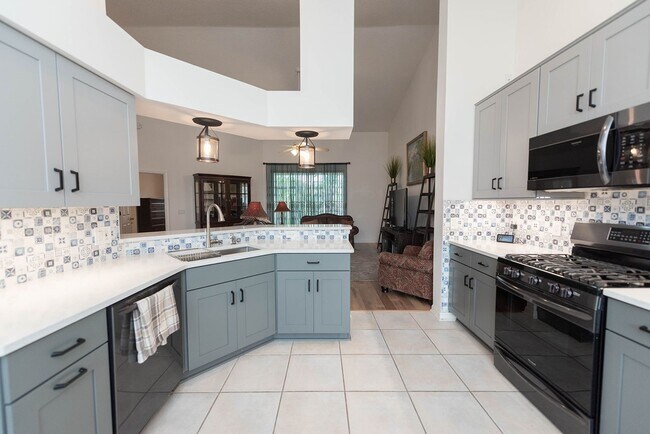 Building Photo - Beautiful Home in Satellite Beach including Lawncare and Community Pool