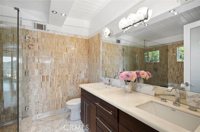 Building Photo - 2085 Temple Hills Dr