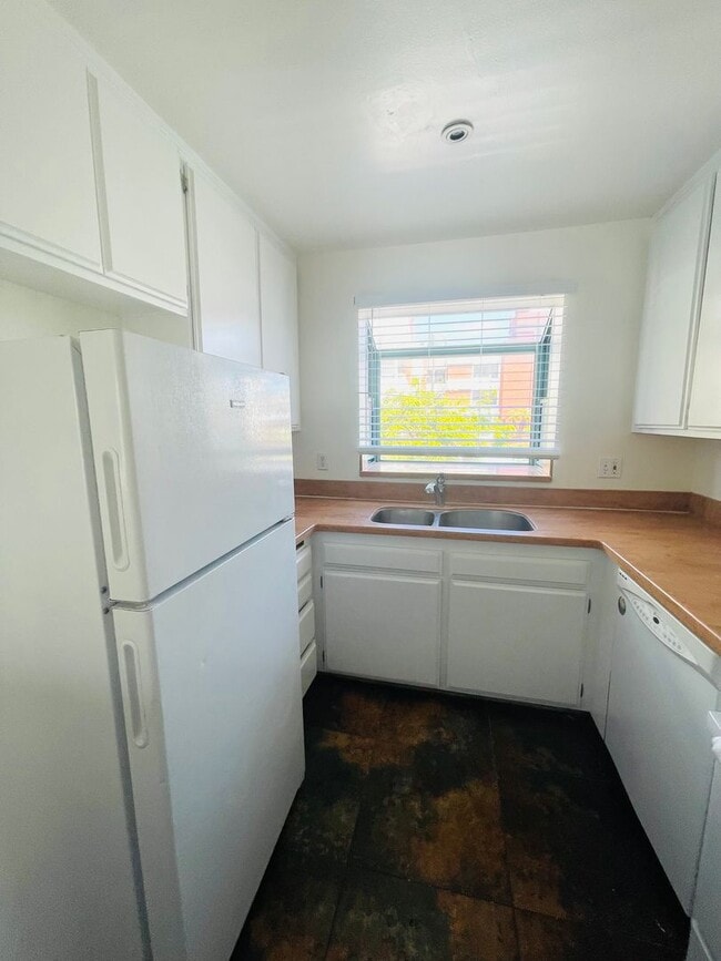 Building Photo - Casa Marina Townhouse 2 Bedrooms, 2.5 Bathrooms