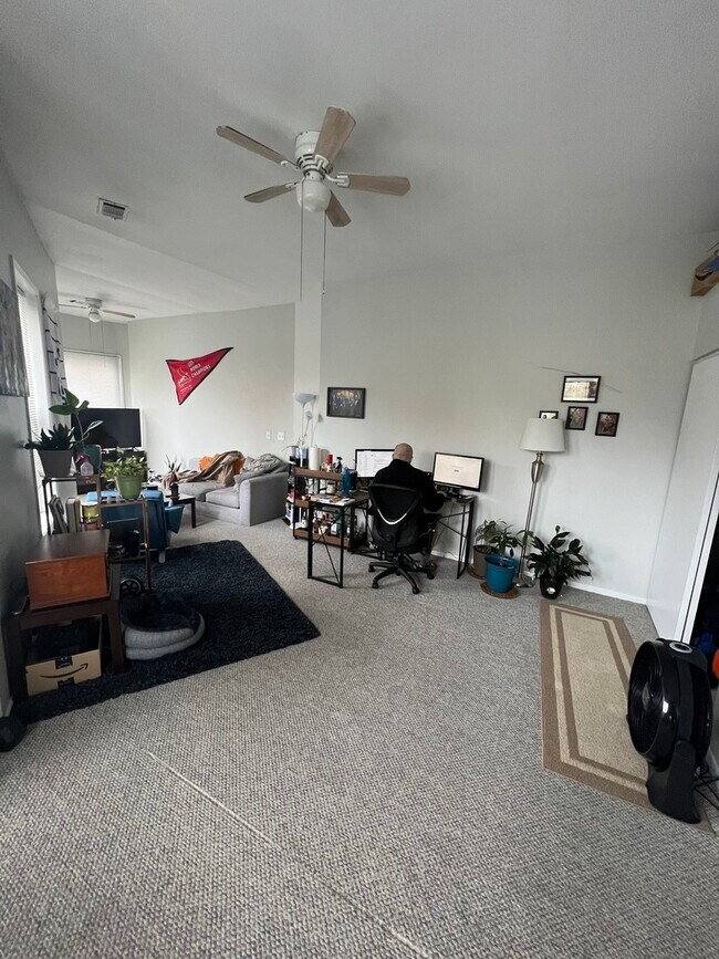 Building Photo - 866 W Aldine Ave