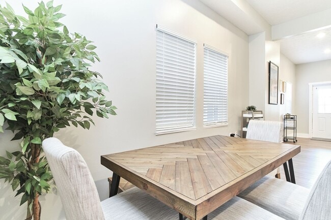 Building Photo - Fully Furnished 2BD Duplex in the Heart of downtown Indy!