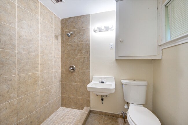 Building Photo - 5730 Southminster Dr