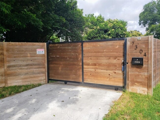 Building Photo - 7304 Grand Canyon Dr