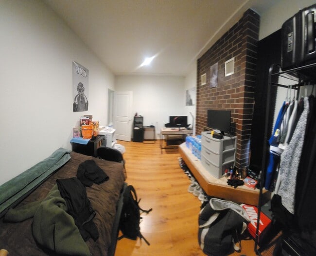 Building Photo - Bigger than average home in SLO! Lots of space!