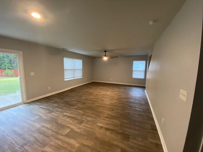 Building Photo - Welcome to a move-in ready haven!!!