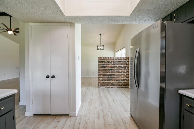 Building Photo - 23938 Spring Mill Ln