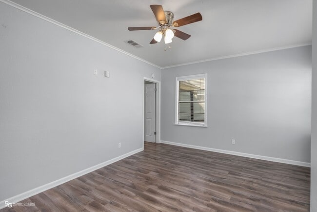 Building Photo - Cozy remodeled home