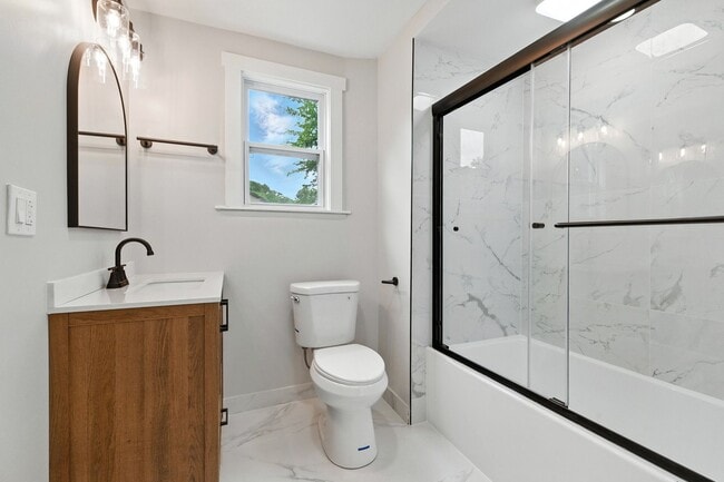 Building Photo - SCORE $500 OFF 1ST MONTH OF RENT THRU 7/31...