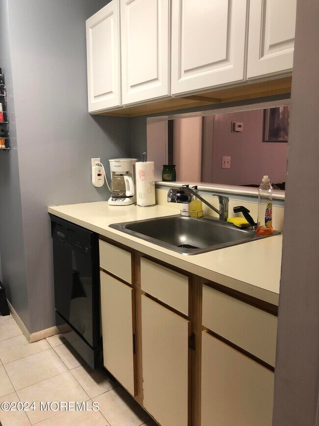 Building Photo - 106 Daffodil Dr