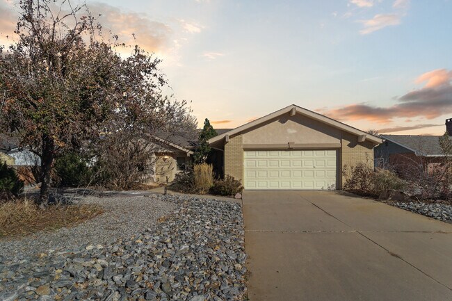 Building Photo - 6036 Fox Hill Dr