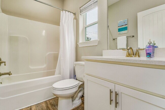 Building Photo - 1002 W Main St