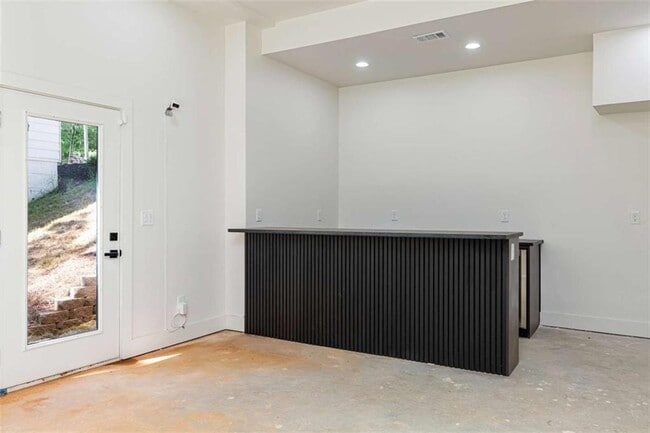 Building Photo - 977 Fleetwood Cir SW