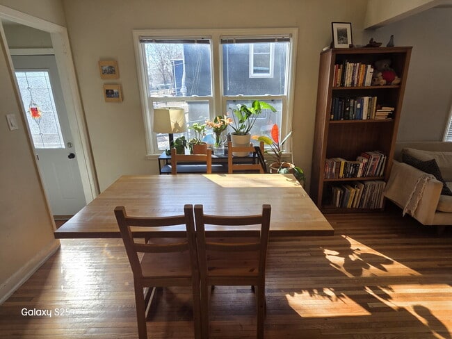 Building Photo - Charming 3-Bedroom, 1-Bath Duplex for Rent! VIDEO TOUR