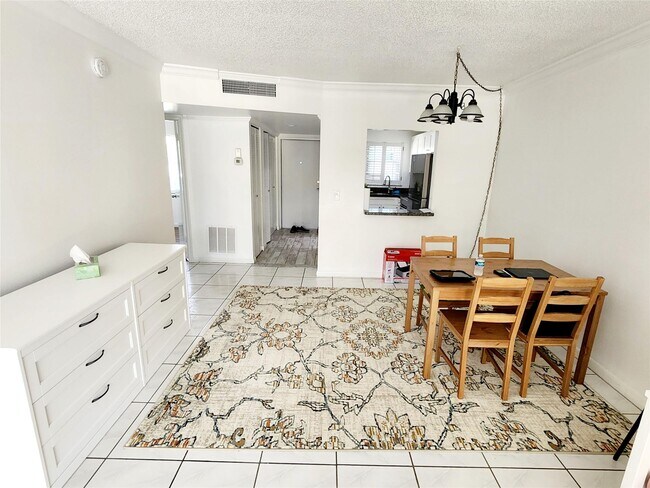 Building Photo - 1638 Embassy Dr