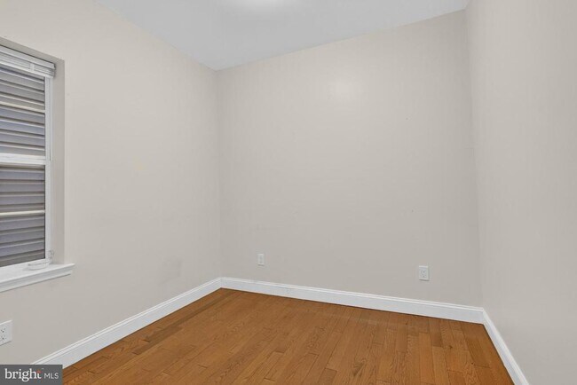 Building Photo - 1802 E Huntingdon St