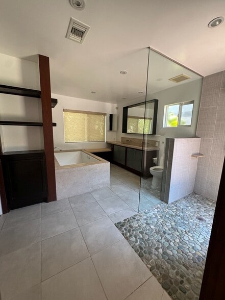 Master Bath - 12016 Clarkson Rd