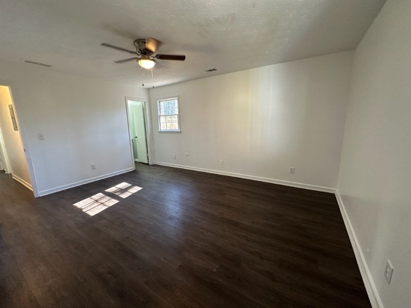 Building Photo - 5170-5172 Ridge Forest Dr