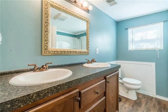 Building Photo - 301 W Austin Ave