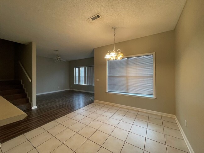 Building Photo - Courtyard Subdivision!!