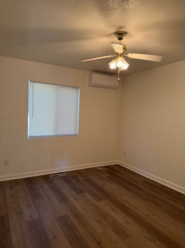 Building Photo - Pine Grove Home