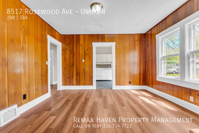 Building Photo - 8517 Rosewood Ave