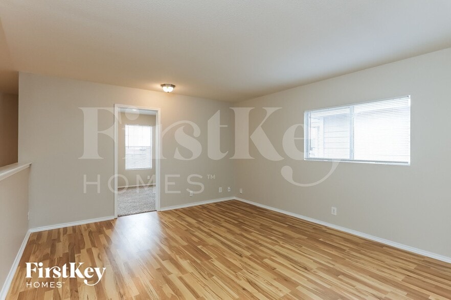 Building Photo - 111 Quince Flower