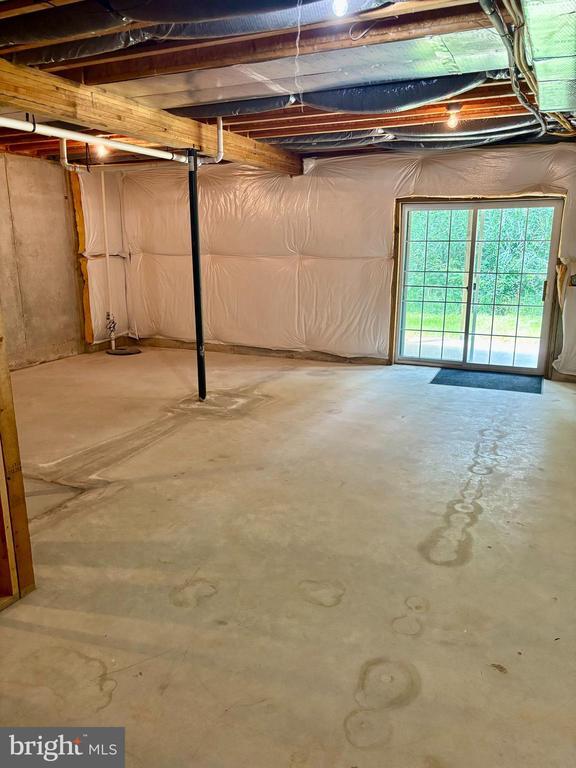 Building Photo - 17326 King Philip Way