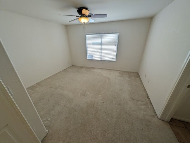 Building Photo - 10900 Royal Highlands St