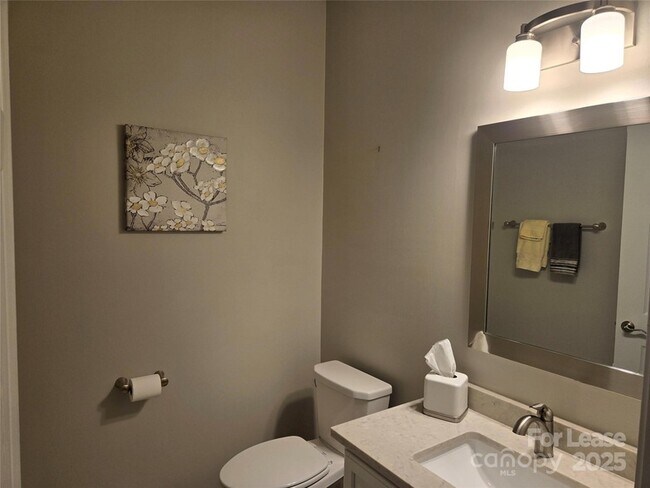 Building Photo - 809 Ledgestone Ct