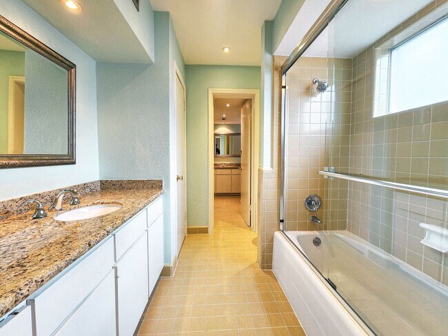 Building Photo - 12 Kings Row