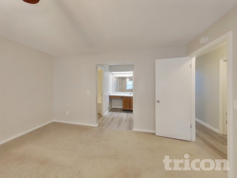 Building Photo - 6747 Long Meadow Cir S