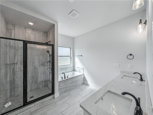 Building Photo - 6807 SW Basswood Ave