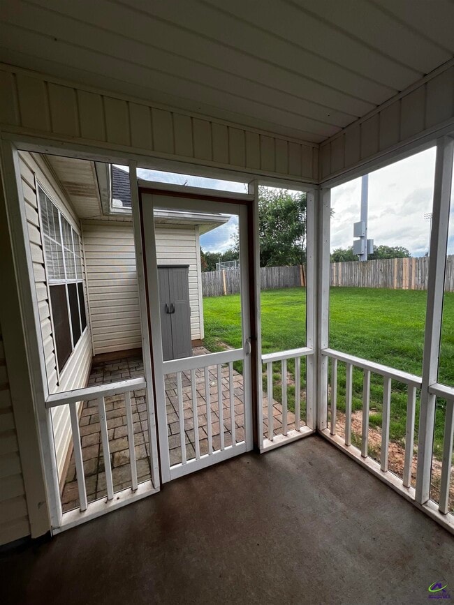 Building Photo - 306 Hummingbird Ln
