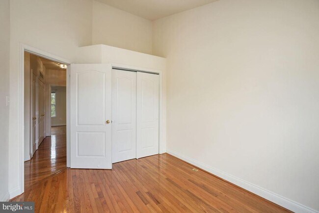 Building Photo - 207 Garden View Way