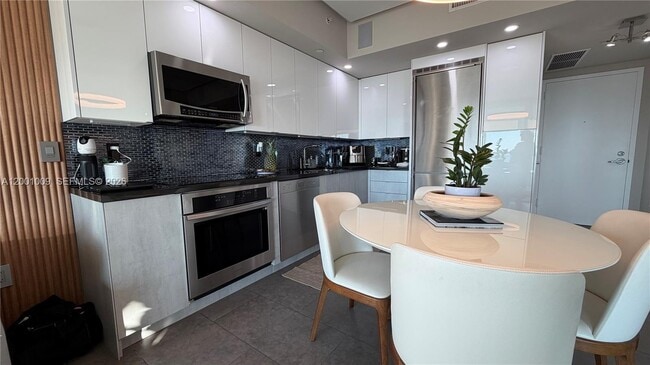 Building Photo - 92 SW 3rd St