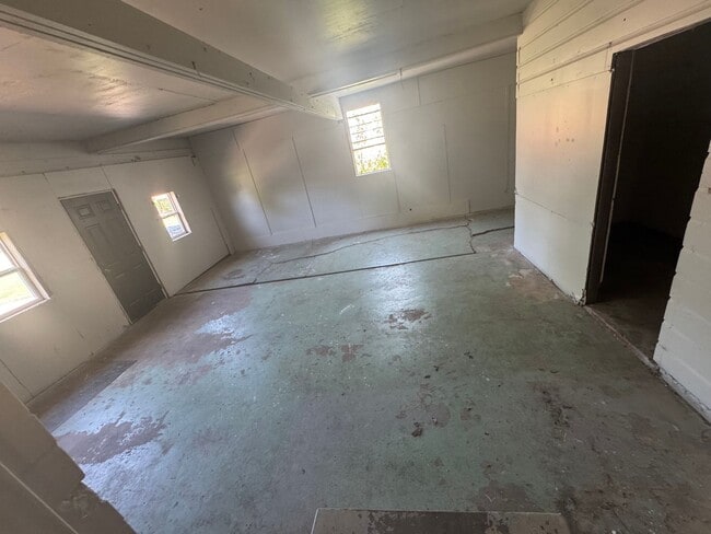 Building Photo - 3 BEDROOM 1 BATHROOM HOME FOR RENT!