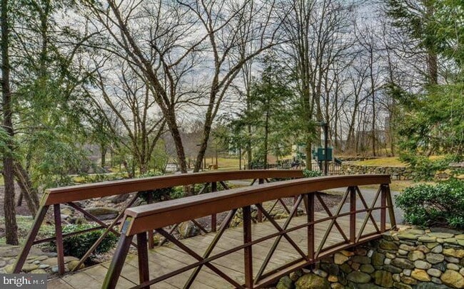 Building Photo - 2440 Blue Spring Ct