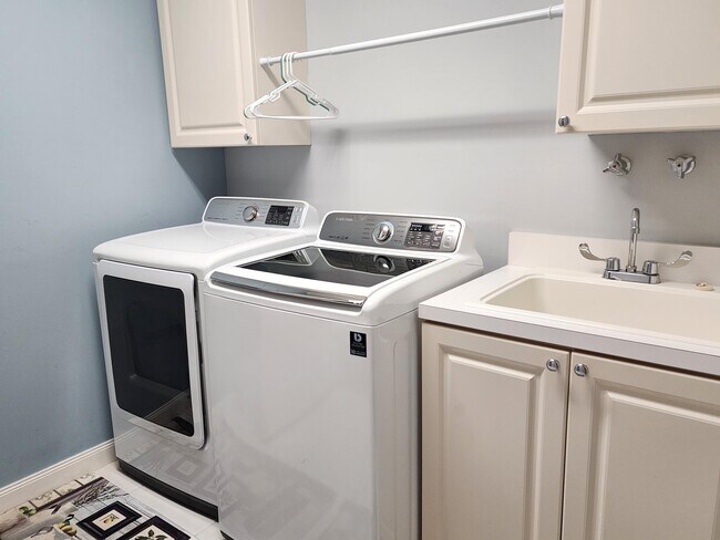 Building Photo - 35 Harbour Isle Dr W